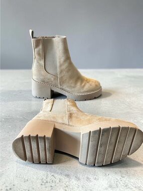 Madden Girl Trustt Chelsea Ankle Boots Beige Faux Suede Lug Sole Size 9M